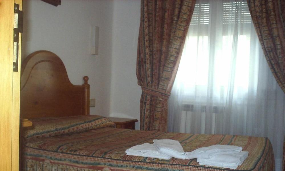 Apartamentos Gabarre Broto Buitenkant foto