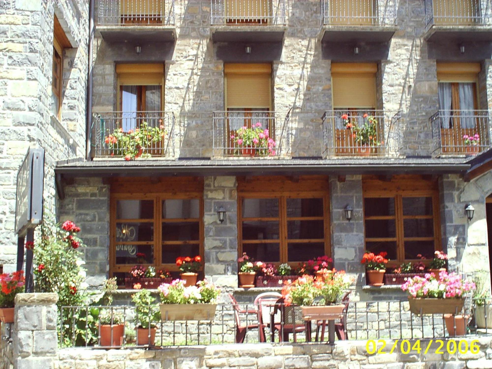 Apartamentos Gabarre Broto Buitenkant foto