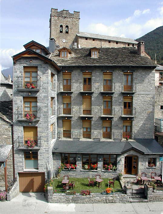 Apartamentos Gabarre Broto Buitenkant foto